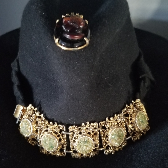 Meet your Posher, Jasmine🦊🌻🍄🥧🍁🍂🐿🦔🦝📚🕯☕🥾👩🏽🌾 - Picture 7 of 16